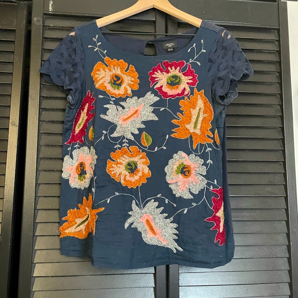 Cute Deletta embroidered top